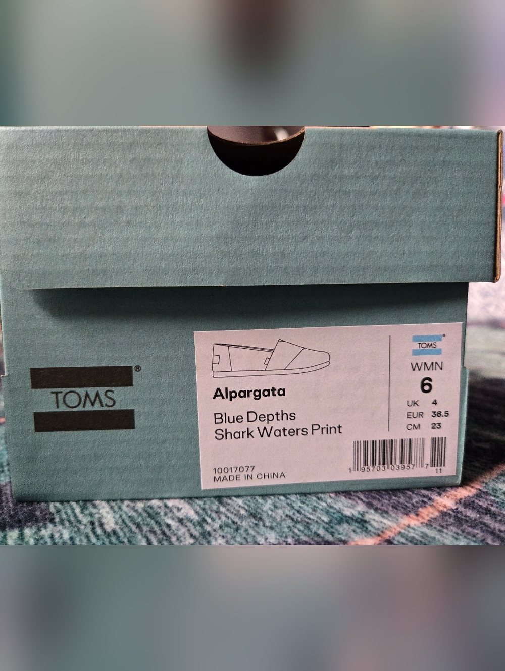 NWT TOMS Shark Print Canvas Slip-Ons in Navy Size 6 - Picture 5 of 5
